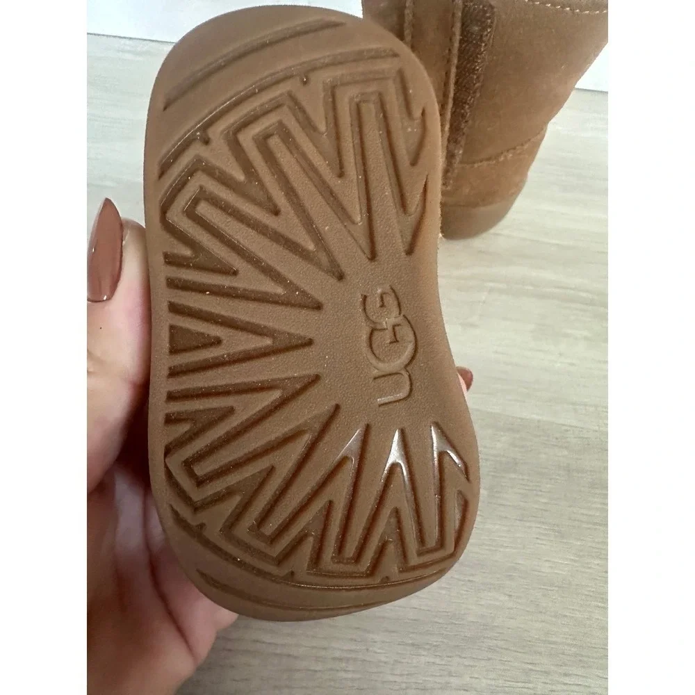 Kids baby UGG Australia Brown Suede Sheepskin Lined Boots Size 2